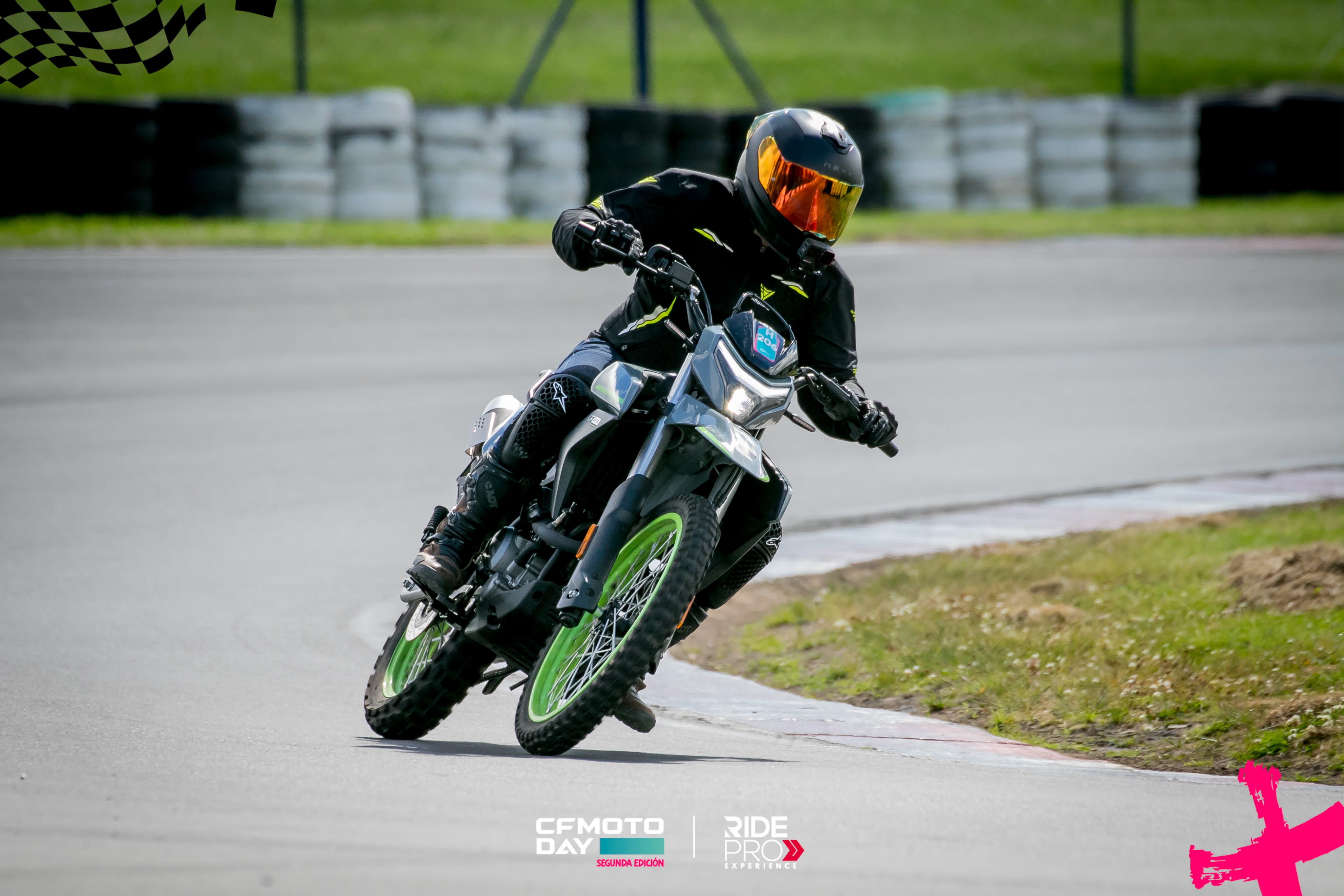 CFLITE DUAL 250 durante una ruta fuera del asfalto