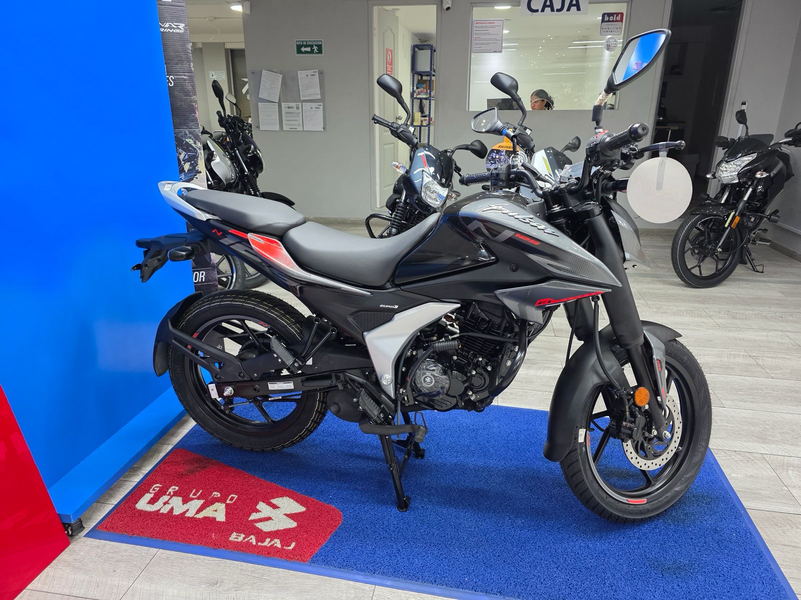 Bajaj Pulsar N125 FI: ¿una buena primera moto cuando la usas en serio?